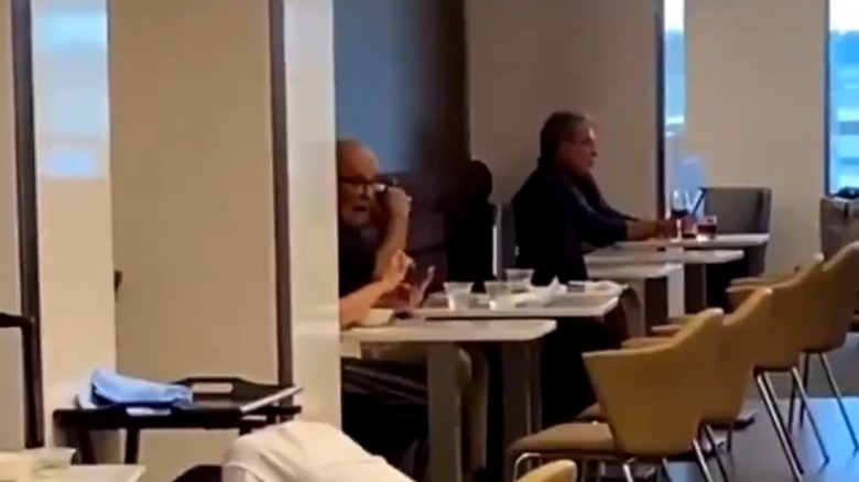 Rudy Giuliani shaving in JFK restaurant
