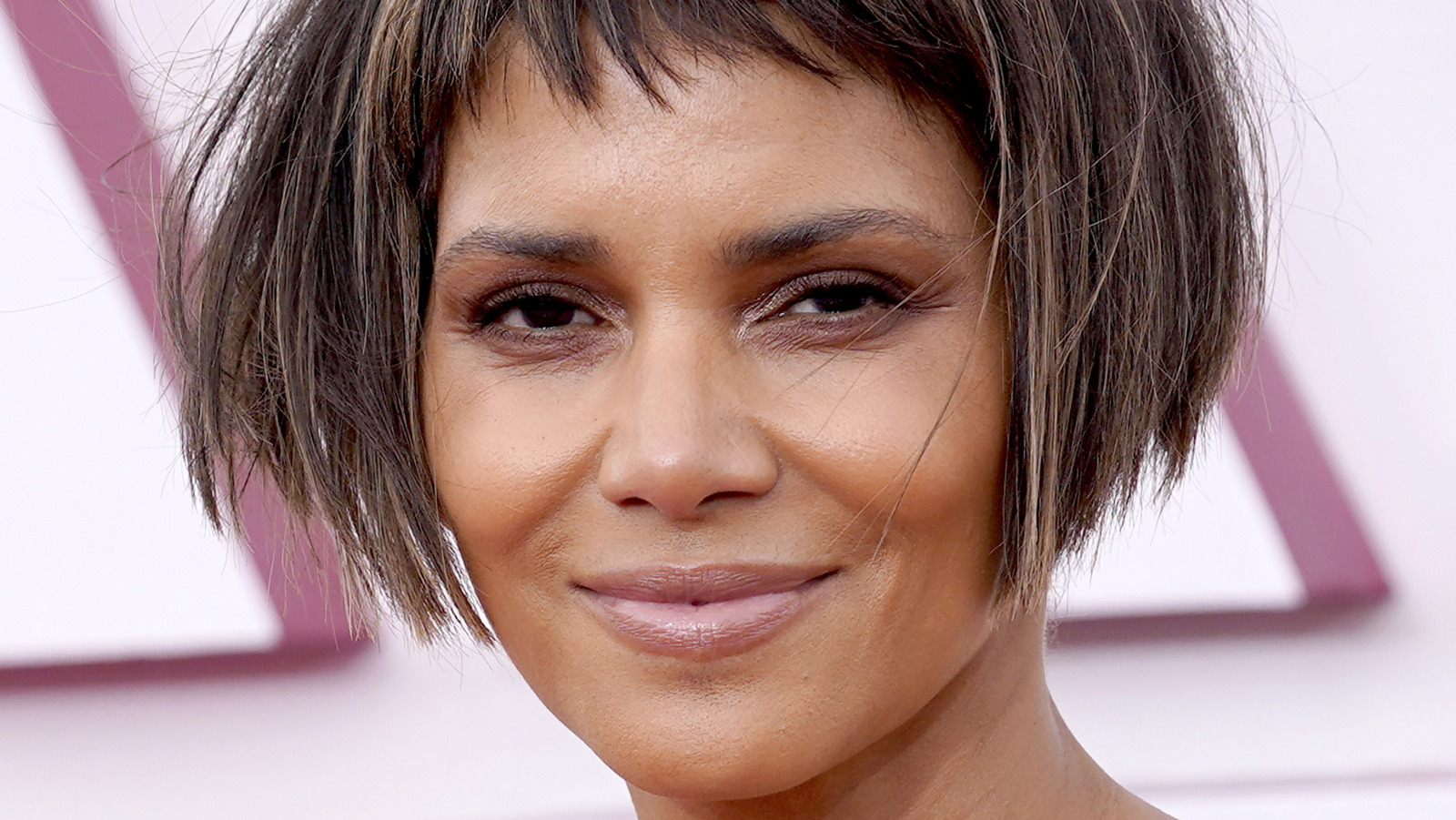 Twitter Is Roasting Halle Berry's Oscars Hairstyle