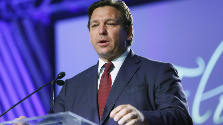 Ron DeSantis giving a recent speech