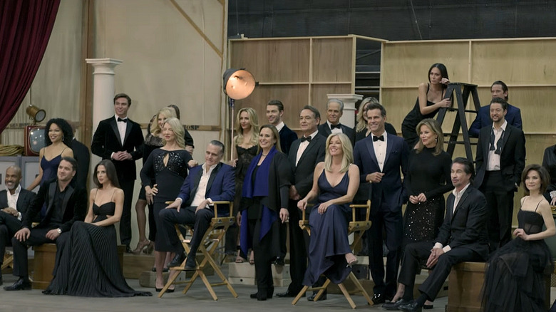 The GH cast posing