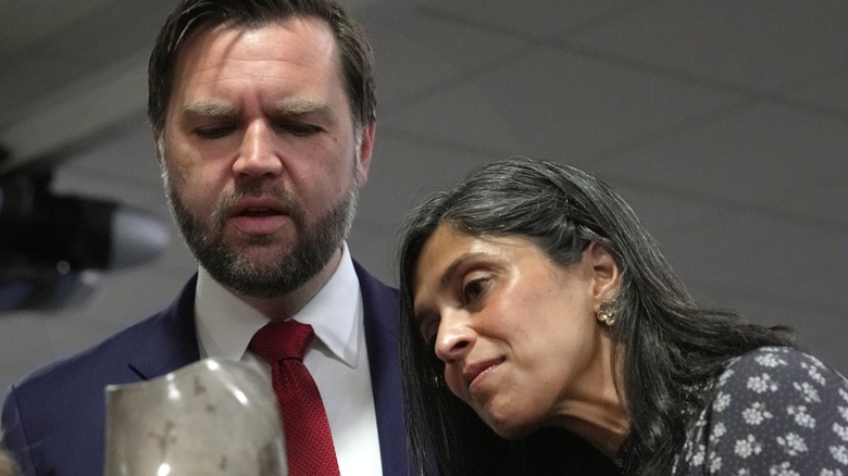 JD Vance and Usha Vance look at prosthetics during a tour of Walter Reed Military Medical Center in Bethesda, MD (2025)