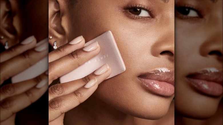 woman applying fenty powder