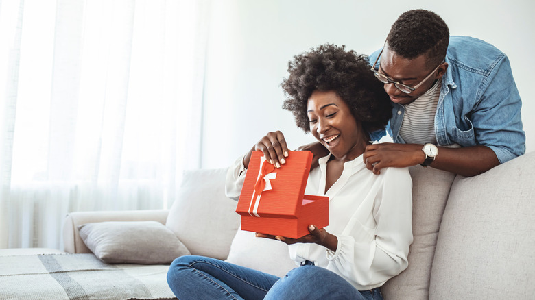 Man gives woman thoughtful Valentine's Day gift