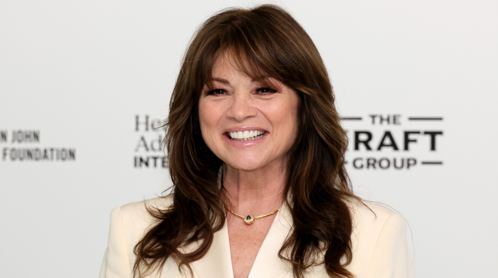 <a href="https://www.thelist.com/2026700/valerie-bertinelli-unrecognizable-blonde-hair-makeover/" target="_blank">Valerie Bertinelli Looks Unrecognizable With Blonde Hair</a>