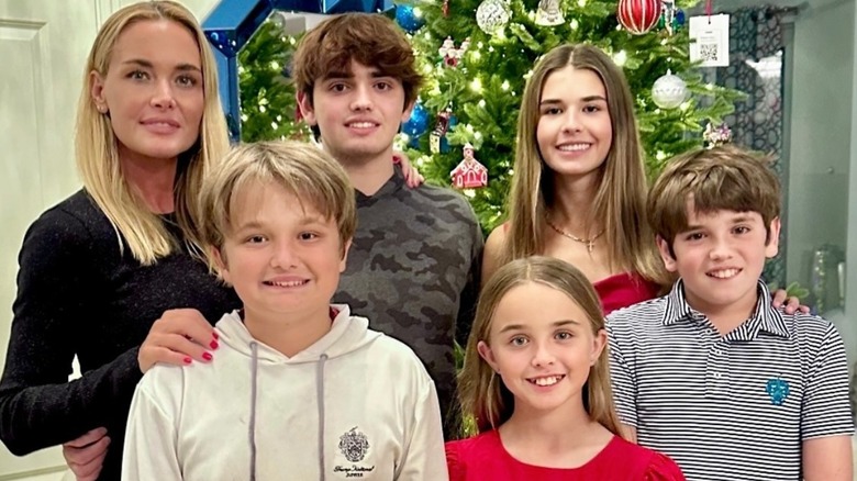 Vanessa Trump and her five children in front of a Christmas tree