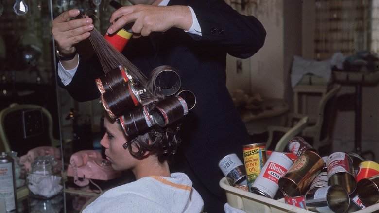 woman with cans as rollers 