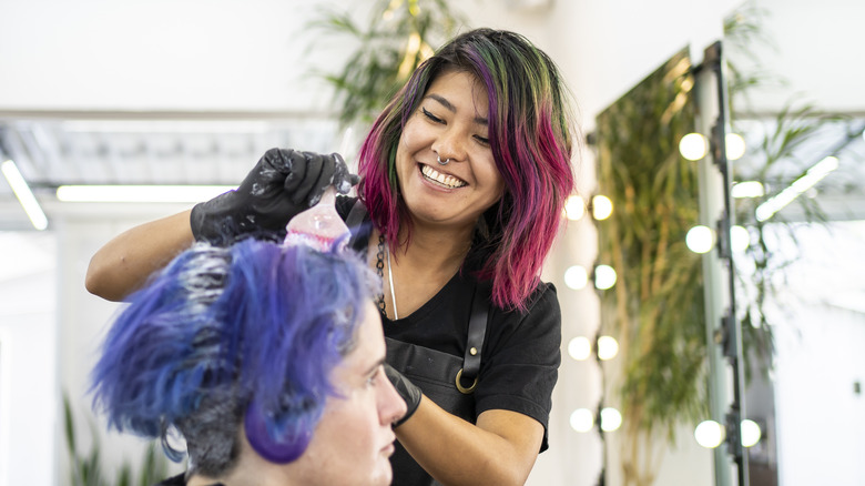 hair stylist dying a woman's hair