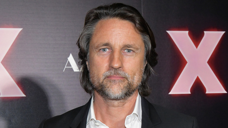Martin Henderson posing