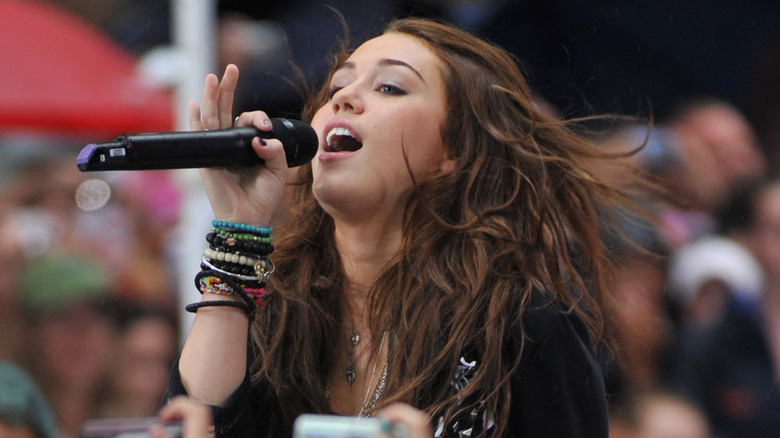 Miley Cyrus singing