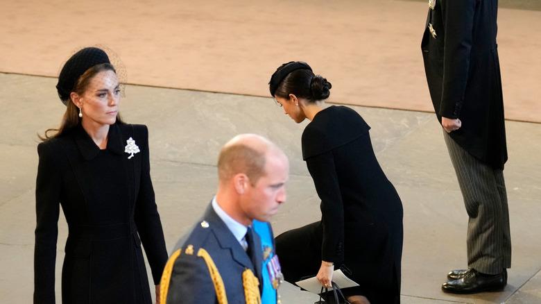 Meghan Markle curtsy at Queen Elizabeth casket