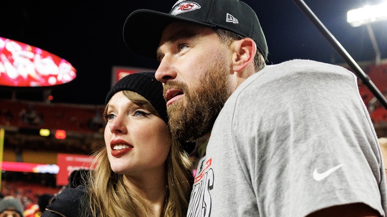 Taylor Swift hugs Travis Kelce on the field of Arrowhead Stadium in Kansas City, MO (2025)