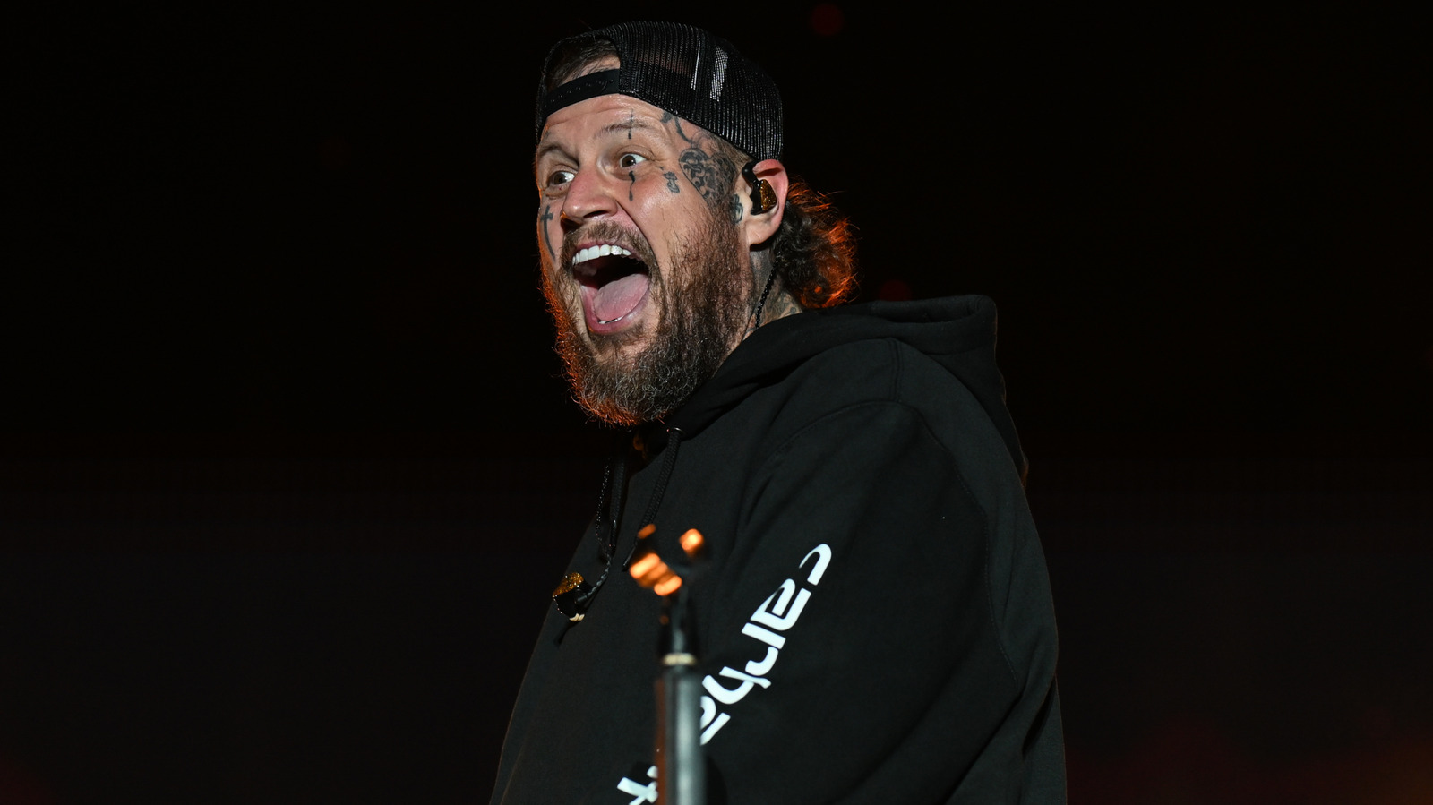 <a href="https://www.thelist.com/2037160/what-jelly-roll-face-looks-like-without-beard-tattoos/" target="_blank">We Wanted To See Jelly Roll’s New Beard-Free Face Without Tattoos & OMG</a>