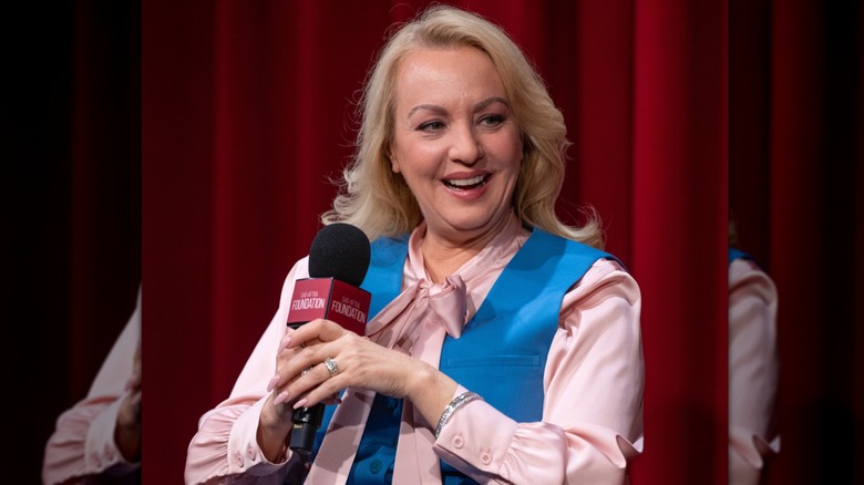Wendi McLendon-Covey smiling with microphone