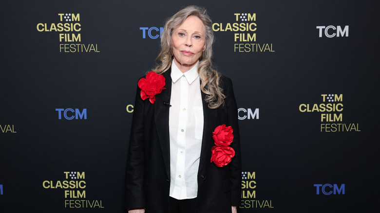 Faye Dunaway posing at the TCM film festival.