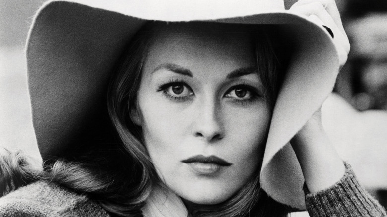 Faye Dunaway posing in 1970