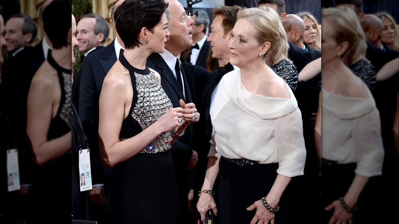 Anne Hathaway and Meryl Streep chatting at the 2014 Oscars
