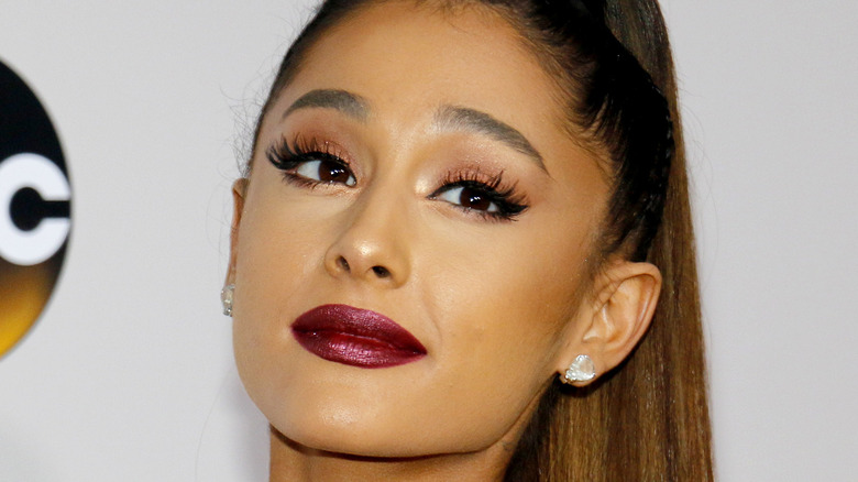 How To Apply Makeup Like Ariana Grande Saubhaya Makeup