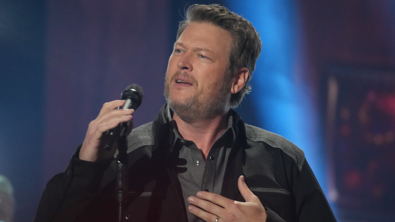 Blake Shelton speaking on stage