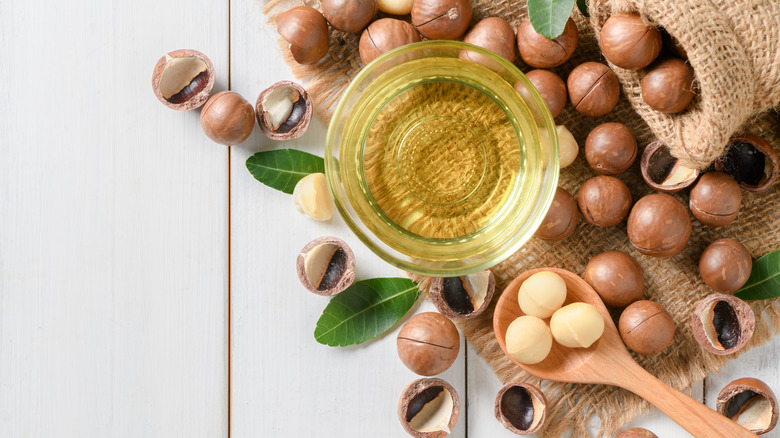 Macadamia oil and nuts