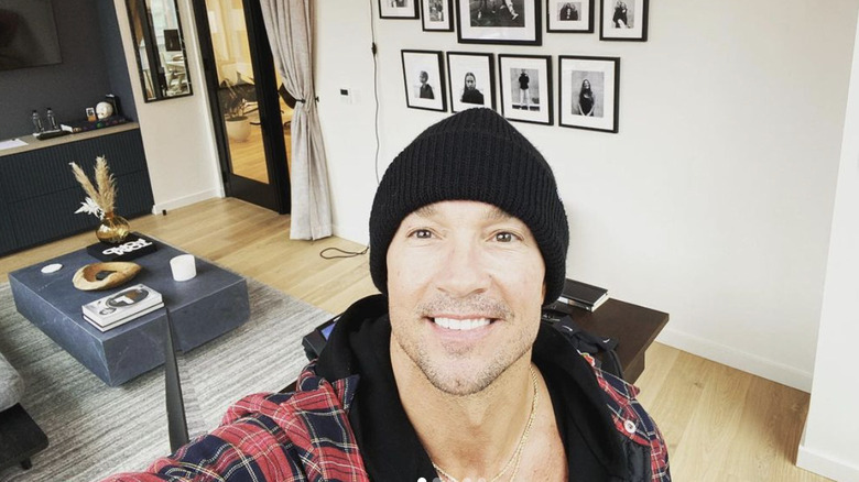 Carl Lentz selfie wearing beanie