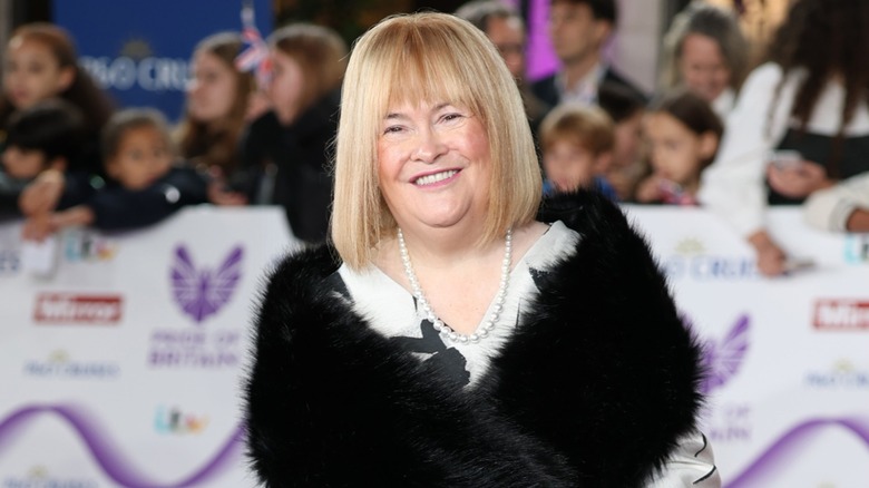 Susan Boyle on a red carpet with her hair in a blonde bob