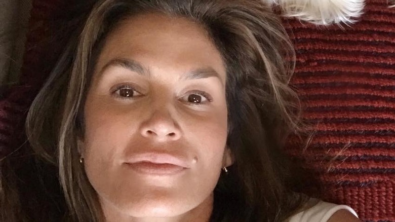 Cindy Crawford takes a no-makeup selfie