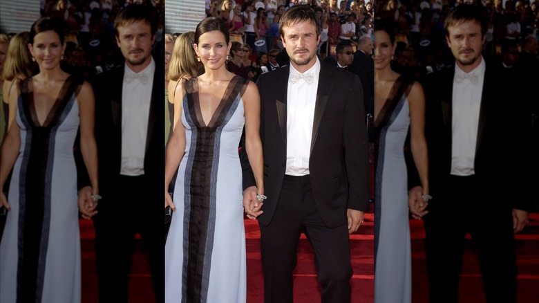 Courteney Cox and David Arquette holding hands at the Emmys red carpet