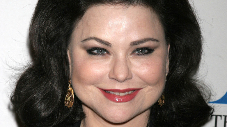 Delta Burke smiling