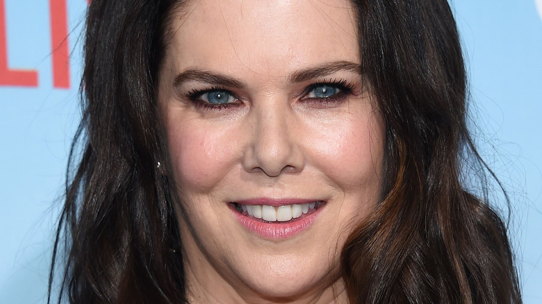 Lauren Graham smiling, red carpet