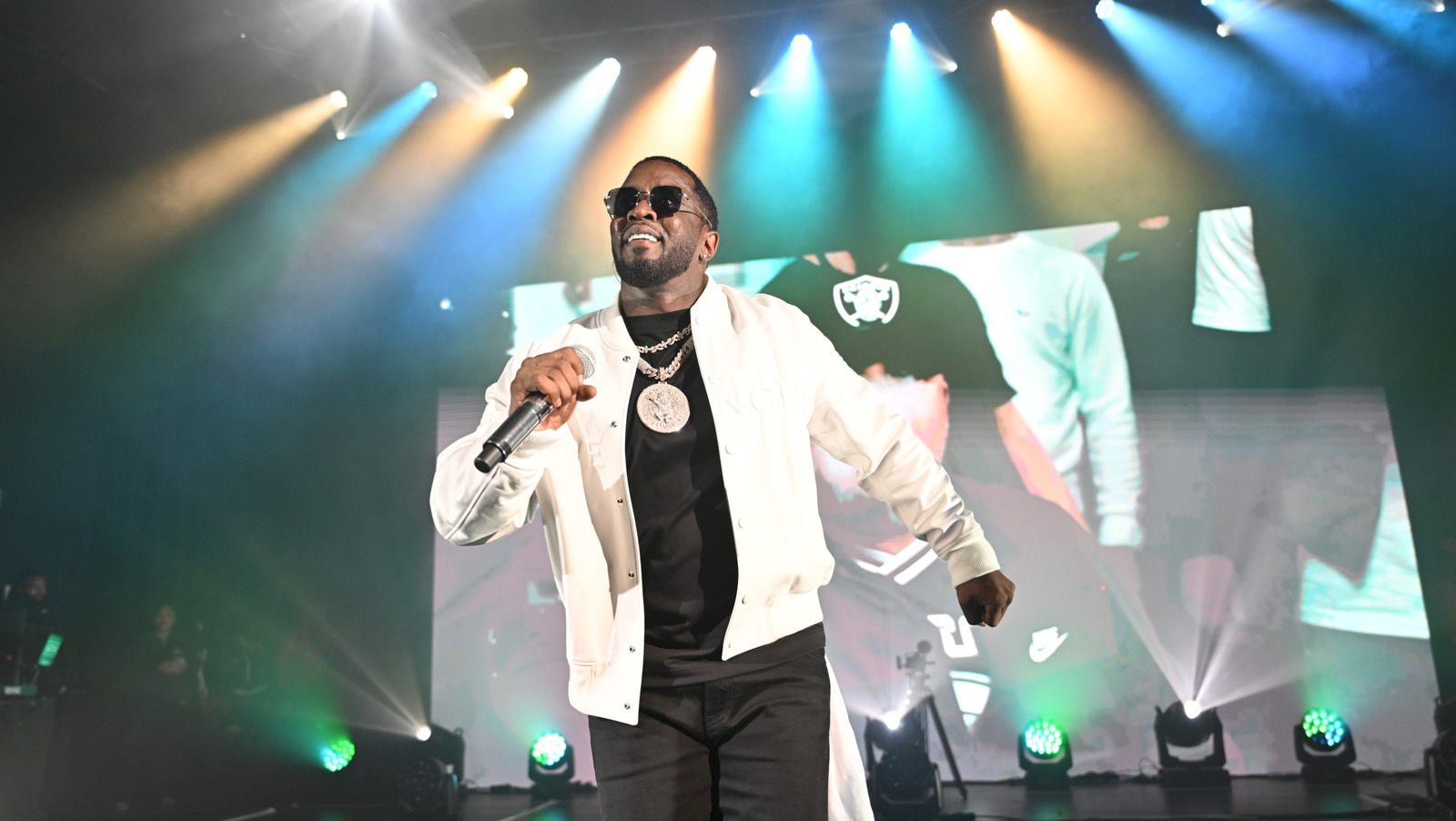 <a href="https://www.thelist.com/1723624/what-diddy-first-thanksgiving-from-prison-will-be-like-peanut-butter-jelly-sandwich/" target="_blank">What Diddy’s First Thanksgiving Behind Bars Is Going To Look Like</a>