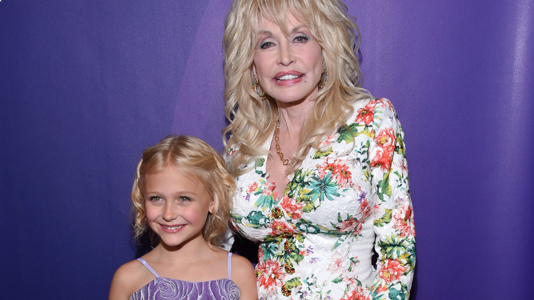 Dolly Parton and young Alyvia Lind