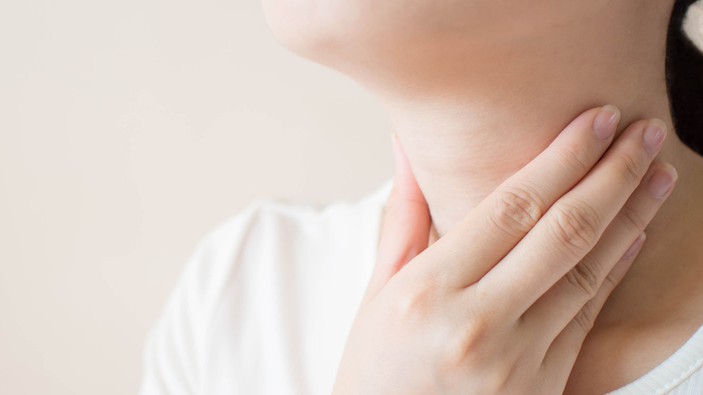 Woman suffering from an itchy throat 