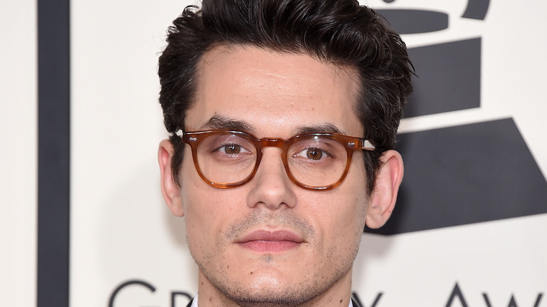 John Mayer posing on red carpet