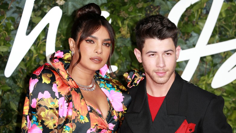 Priyanka Chopra and Nick Jonas posing