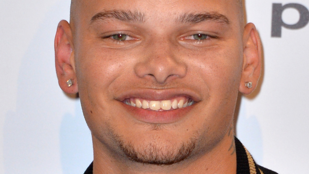 Kane Brown smiles for cameras