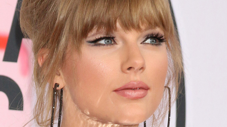 Taylor Swift red carpet