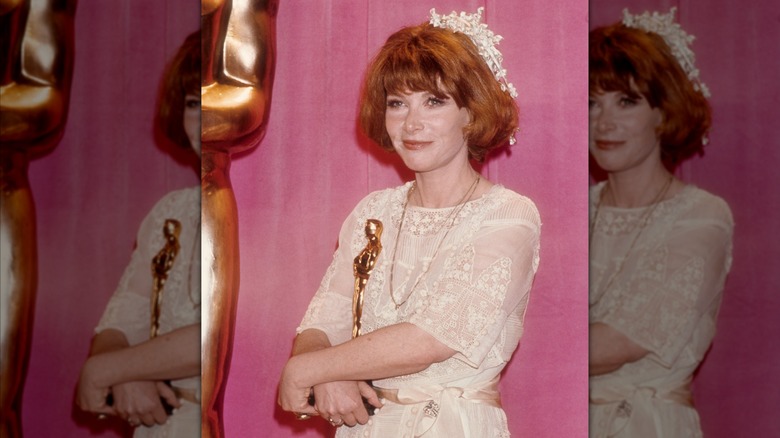 Lee Grant posing with her best supporting actress Oscar in 1976.