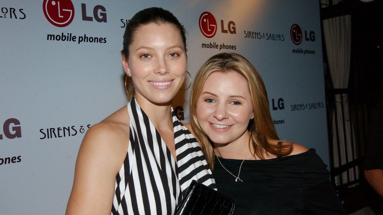 Jessica Biel and Beverley Mitchell smiling circa 2016, the show's twentieth anniversary