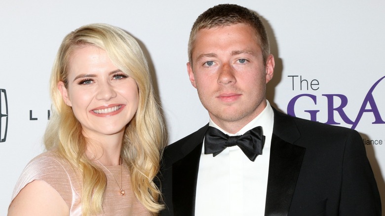 Elizabeth Smart and her husband Matthew Gilmour posing together