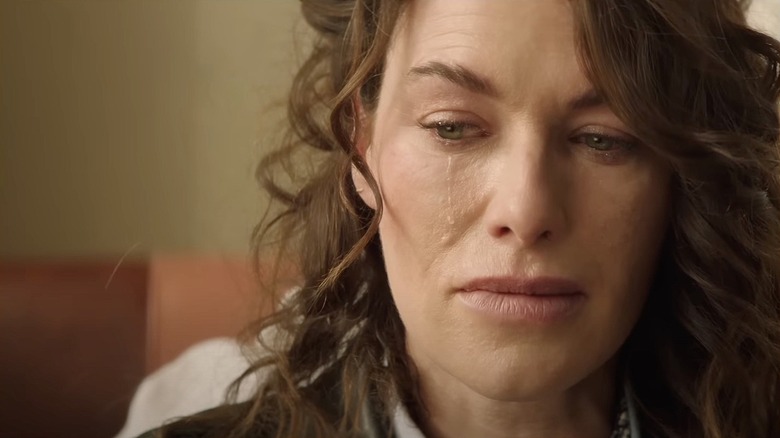 Lena Headey crying in a scene from "9 Bullets"