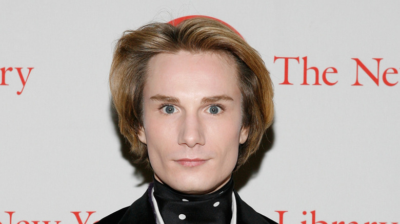 Austin Scarlett posing at an event in 2009