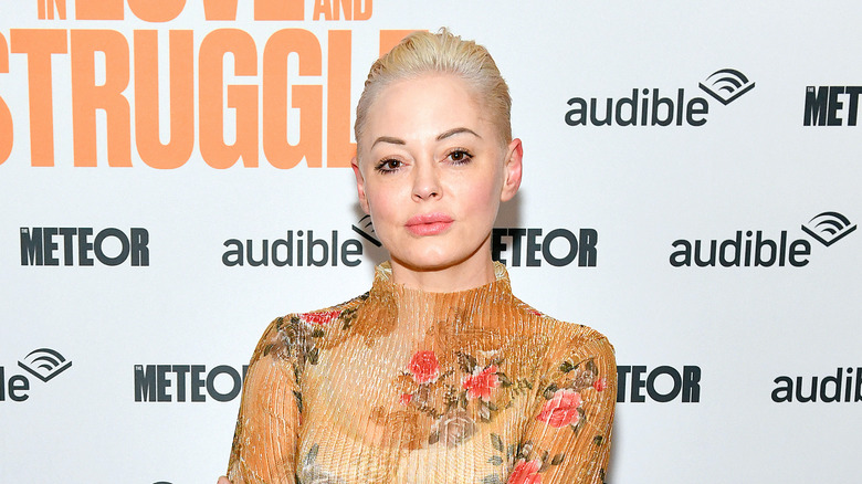 Rose McGowan posing at event