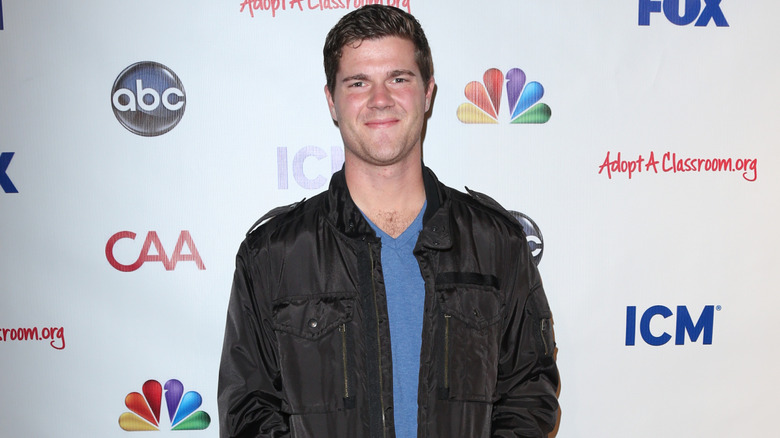 The actor Beau Wirick who played Sean Donahue in "The Middle" poses on the red carpet in a black jacket smiiling.