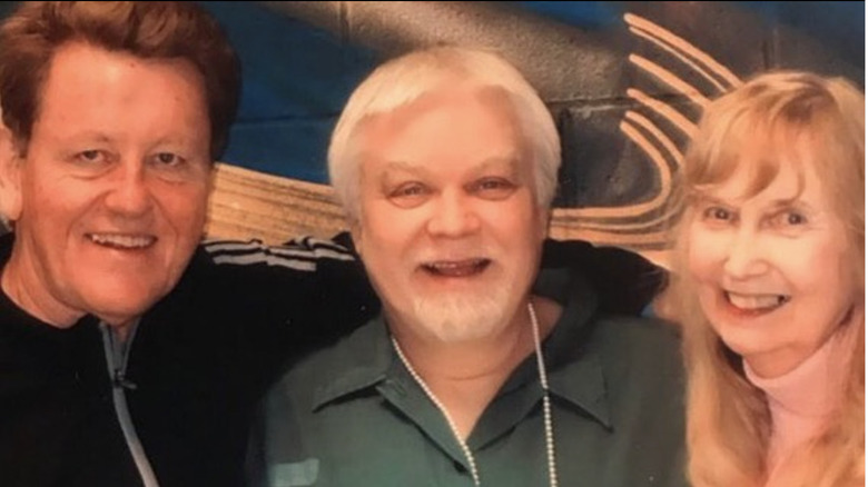 Mark Hoddinott and his wife pose with Steve Avery