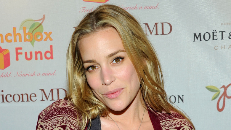 Piper Perabo posing at an event