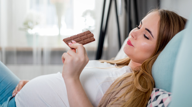 A pregnant woman eating too much sugar