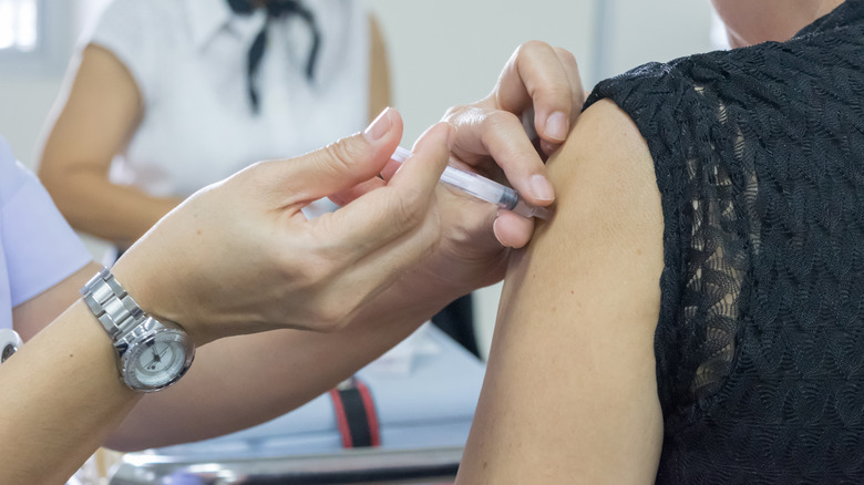 A woman getting a flu shot