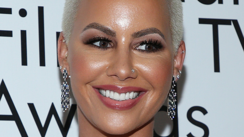 Amber Rose smiling look to the side