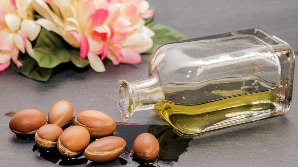 argan oil and kernels