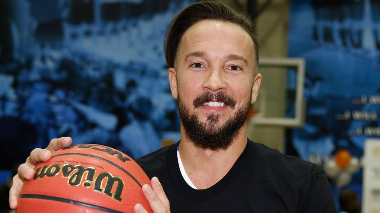 Carl Lentz holding basketball